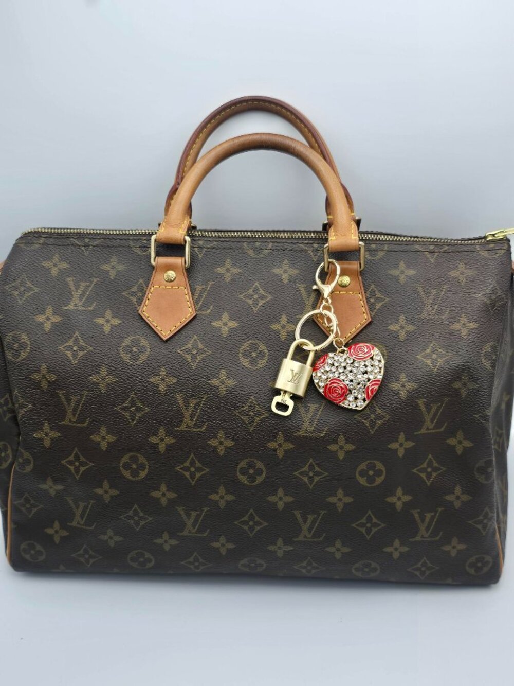 Louis Vuitton Authentic Gold Padlock 🔒Key + Unbranded Heart Keychain Bag Charm - Picture 3 of 9